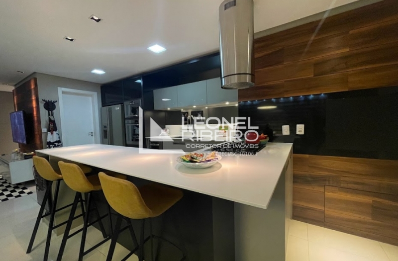 Apartamento Alto Padr�o em Andar Alto  a Poucos Metros do Centro 100% Mobiliado