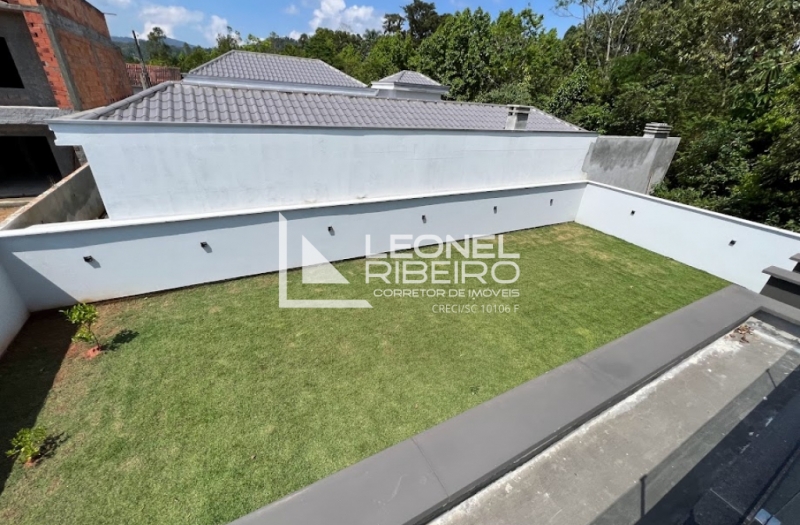 Casa alto padr�o com 3 dormit�rios no bairro Capitais em Timb�.