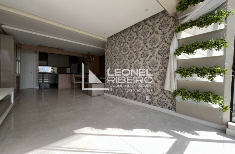 Apartamento semi mobiliado no bairro Centro em Timb�