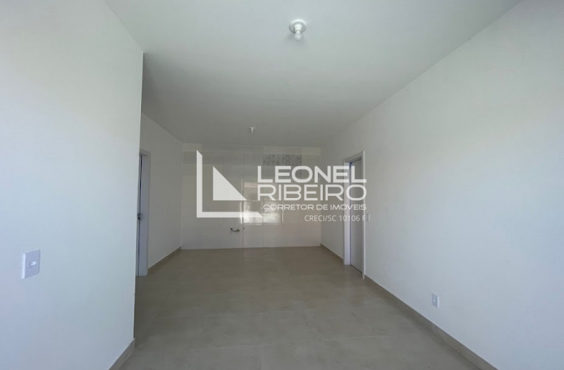 Casa nova em condom�nio em Timb�