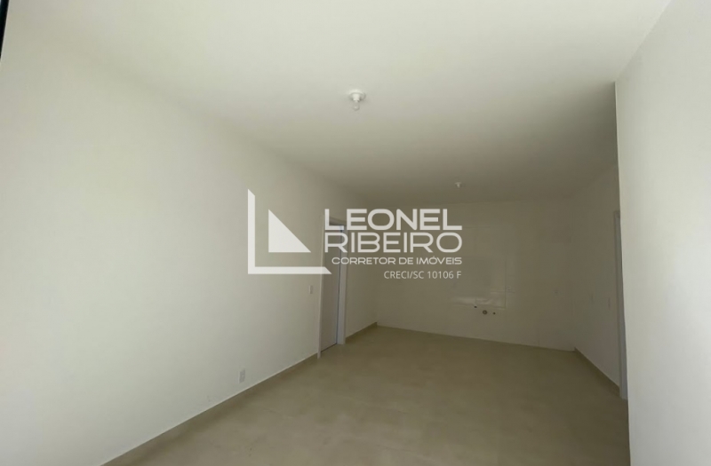 Casa nova em condom�nio em Timb�