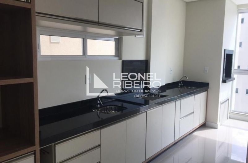 Apartamento alto padr�o semi mobiliado com 3 su�tes no bairro das Na��es/Timb�