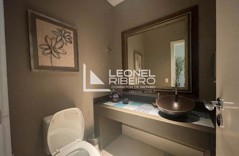 Apartamento alto padr�o semi mobiliado a poucos metros do Centro de Timb�.