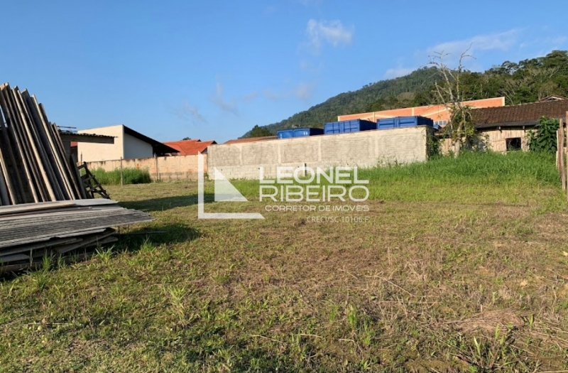 Terreno pr�ximo ao centro no Loteamento Alfablu 44.