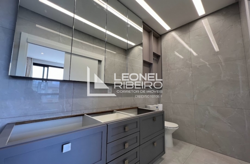 Casa alto padr�o com 3 dormit�rios no bairro Capitais em Timb�.