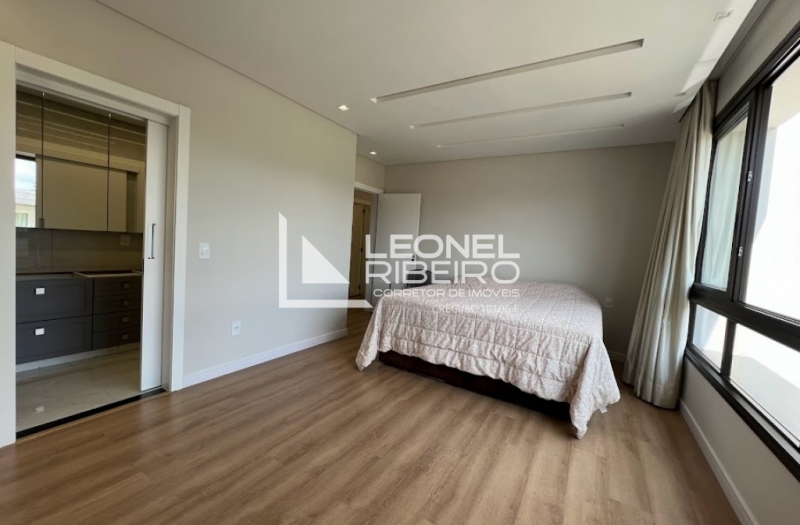 Casa alto padr�o com 3 dormit�rios no bairro Capitais em Timb�.