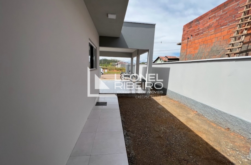 Casa nova em Rio dos Cedros no bairro Divin�ia.