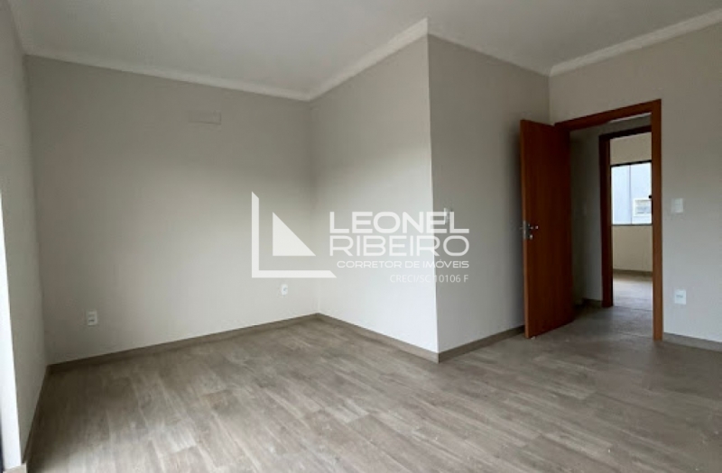 Sobrado Novo em �rea Nobre de Timb�