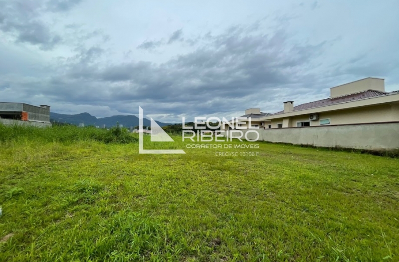 Terreno plano no bairro das Capitais.