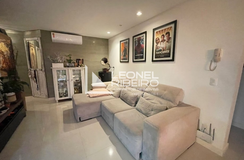 Apartamento alto padr�o semi mobiliado a poucos metros do Centro de Timb�.