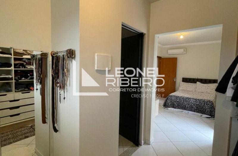 Casa alto padr�o com 2 pavimentos no bairro Imigrantes.