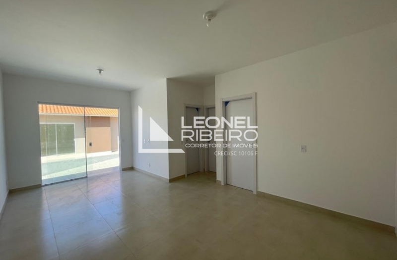 Casa nova em condom�nio em Timb�