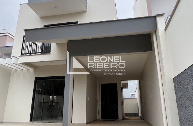 Sobrado Novo em �rea Nobre de Timb�