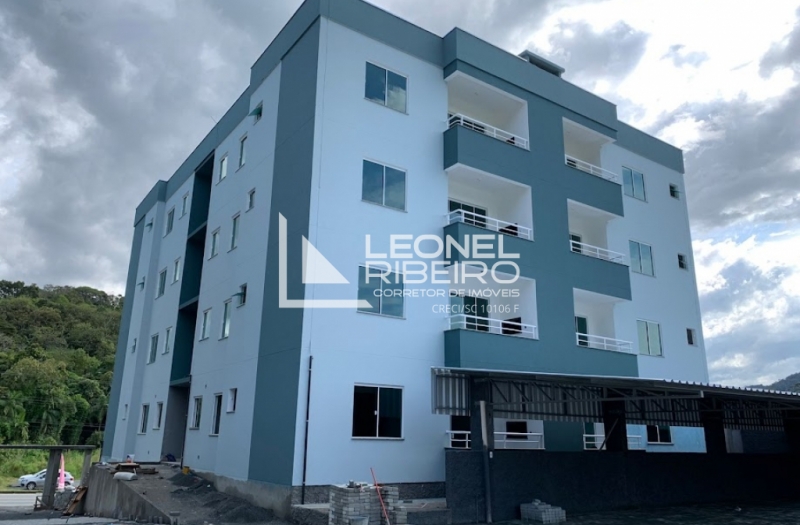 Apartamento novo no Bairro nas Na��es em Timb�.