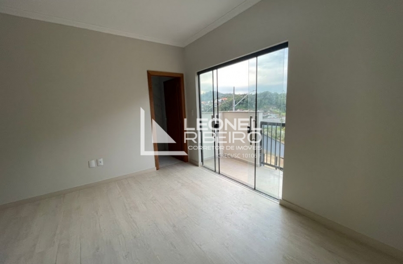 Sobrado Novo em �rea Nobre de Timb�