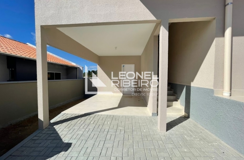 Casa nova em condom�nio em Timb�