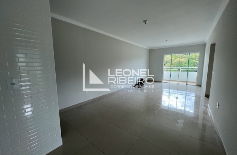 Apartamento novo no Bairro nas Na��es em Timb�.