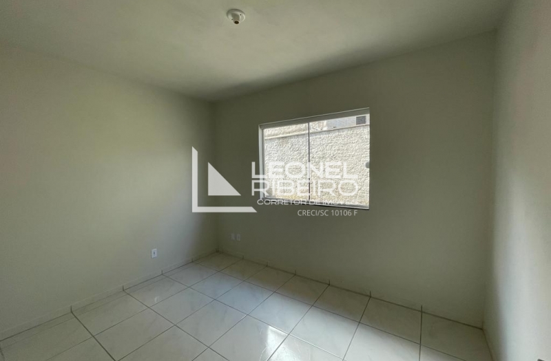 Casa nova no bairro Araponguinhas