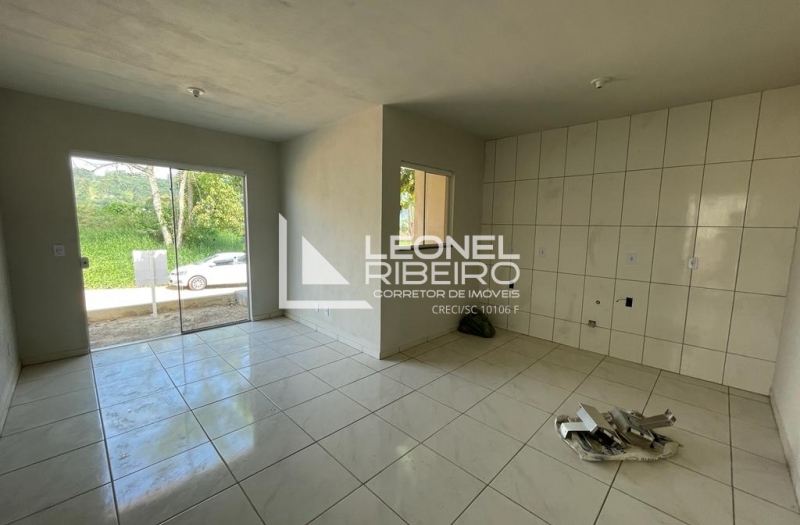 Casa nova no bairro Araponguinhas