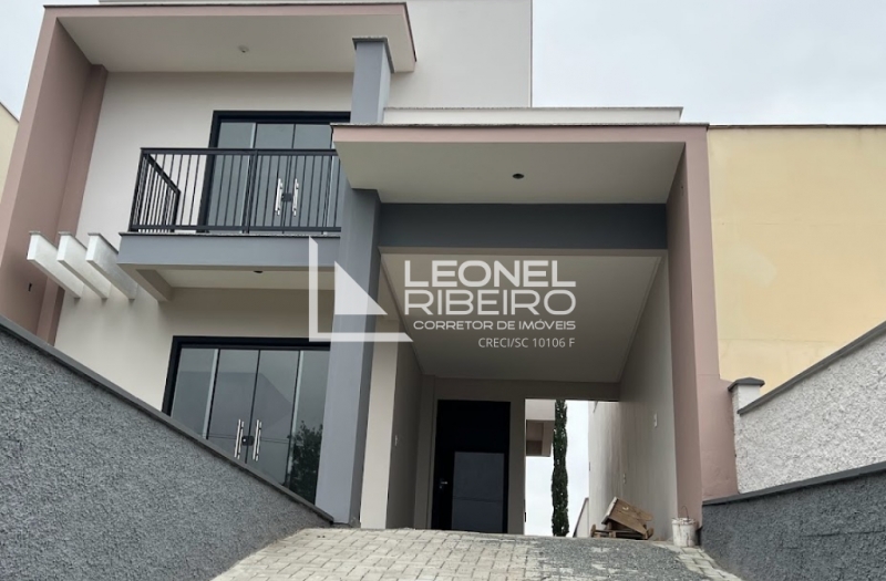 Sobrado Novo em �rea Nobre de Timb�