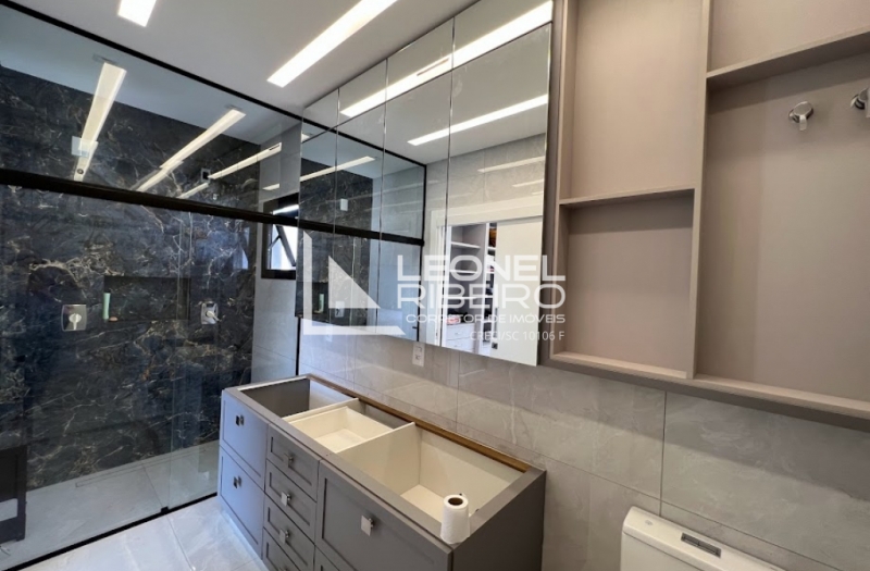 Casa alto padr�o com 3 dormit�rios no bairro Capitais em Timb�.