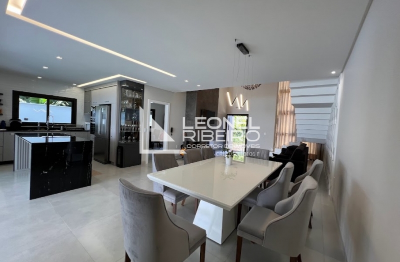 Casa alto padr�o com 3 dormit�rios no bairro Capitais em Timb�.