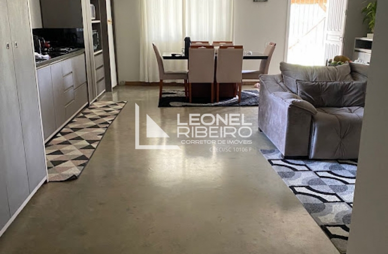 S�tio Encantador em Timb�.