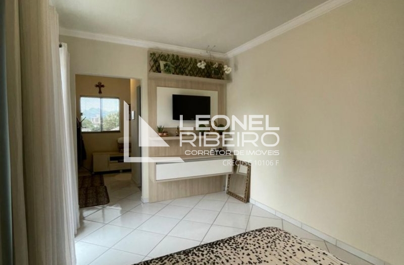 Casa alto padr�o com 2 pavimentos no bairro Imigrantes.