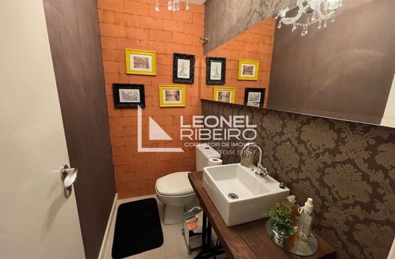 Apartamento alto padr�o semi mobiliado a poucos metros do Centro de Timb�.