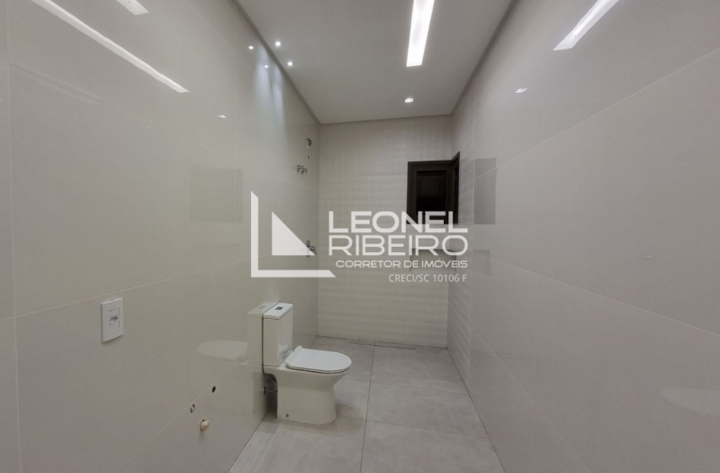 Casa alto padr�o com 3 dormit�rios no bairro Capitais em Timb�.