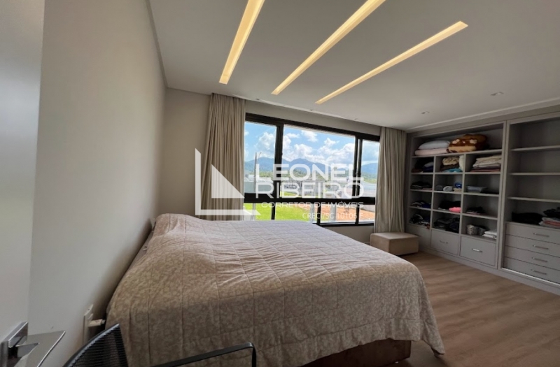 Casa alto padr�o com 3 dormit�rios no bairro Capitais em Timb�.