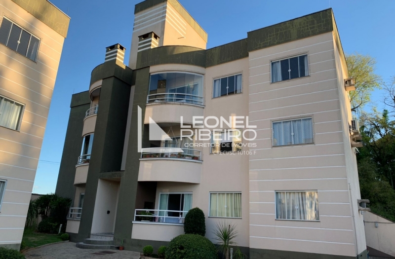 Apartamento com 3 dormit�rios no bairro Padre Martinho Stein.