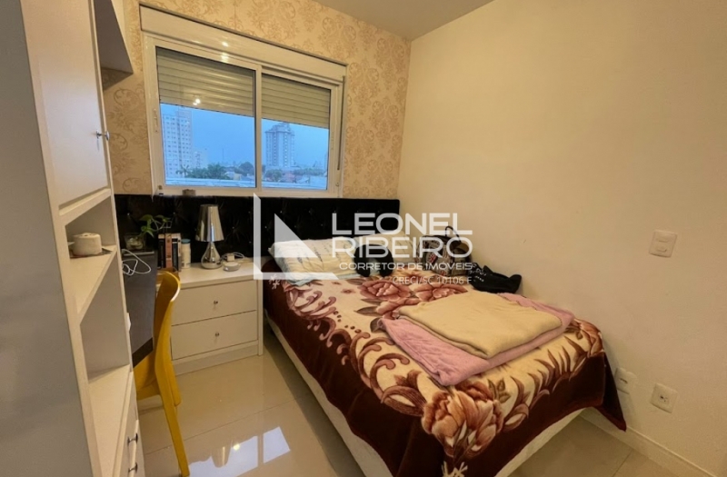 Apartamento alto padr�o semi mobiliado a poucos metros do Centro de Timb�.