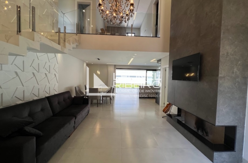 Casa alto padr�o com 3 dormit�rios no bairro Capitais em Timb�.