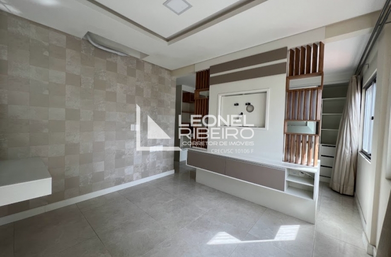 Apartamento semi mobiliado no bairro Centro em Timb�