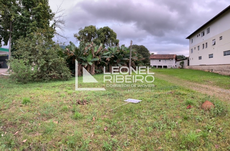 Terreno em excelente localiza��o na rua Blumenau em Timb�.