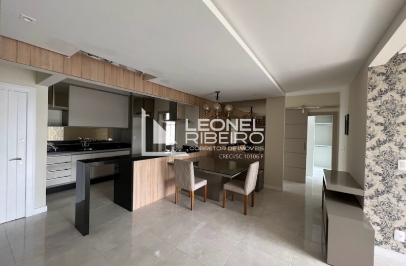 Apartamento semi mobiliado no bairro Centro em Timb�