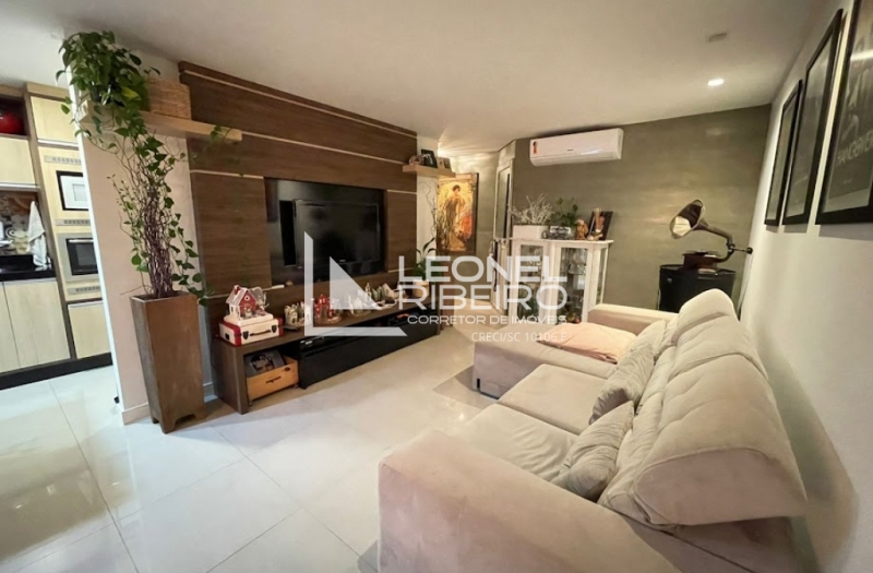 Apartamento alto padr�o semi mobiliado a poucos metros do Centro de Timb�.