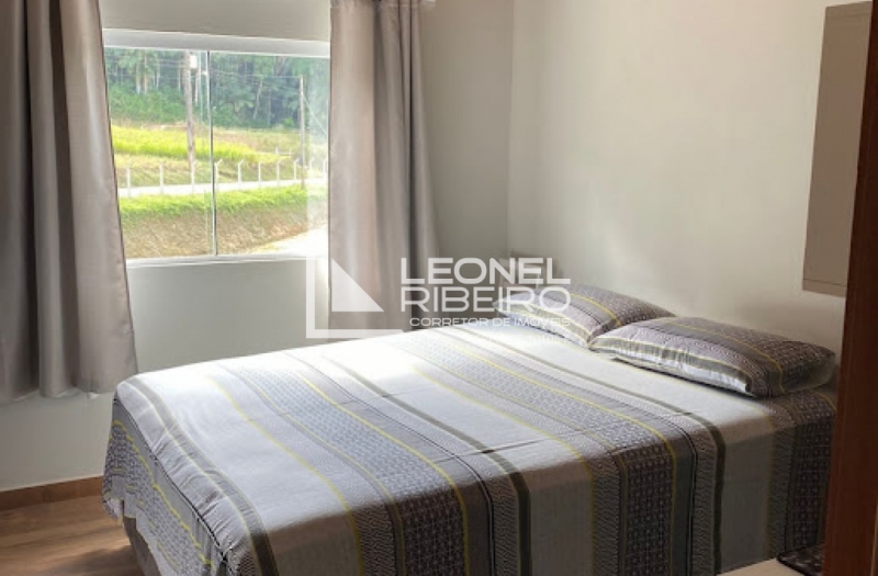 S�tio Encantador em Timb�.