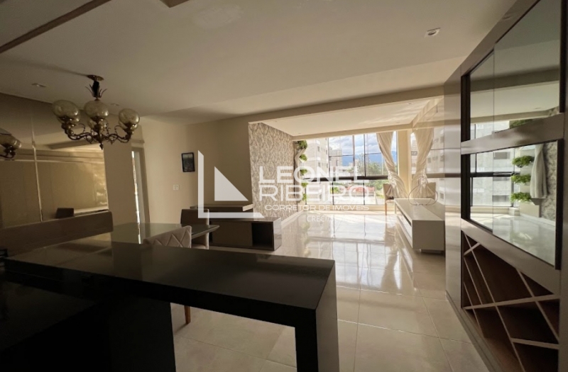 Apartamento semi mobiliado no bairro Centro em Timb�