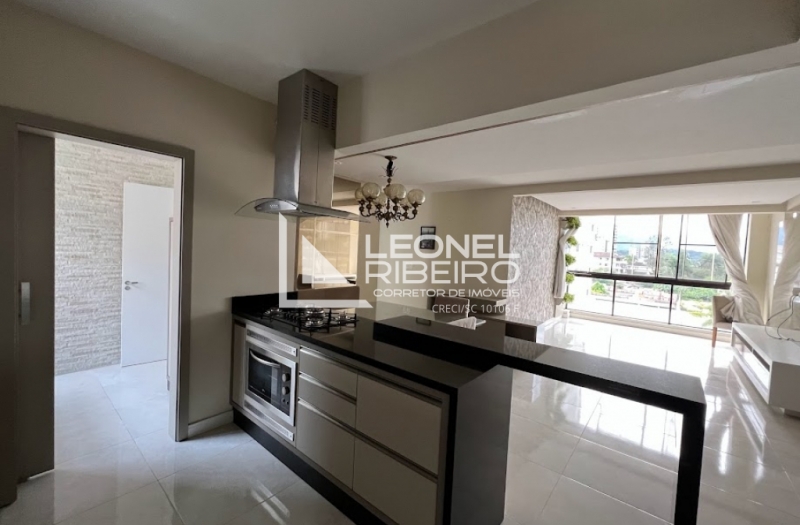 Apartamento semi mobiliado no bairro Centro em Timb�