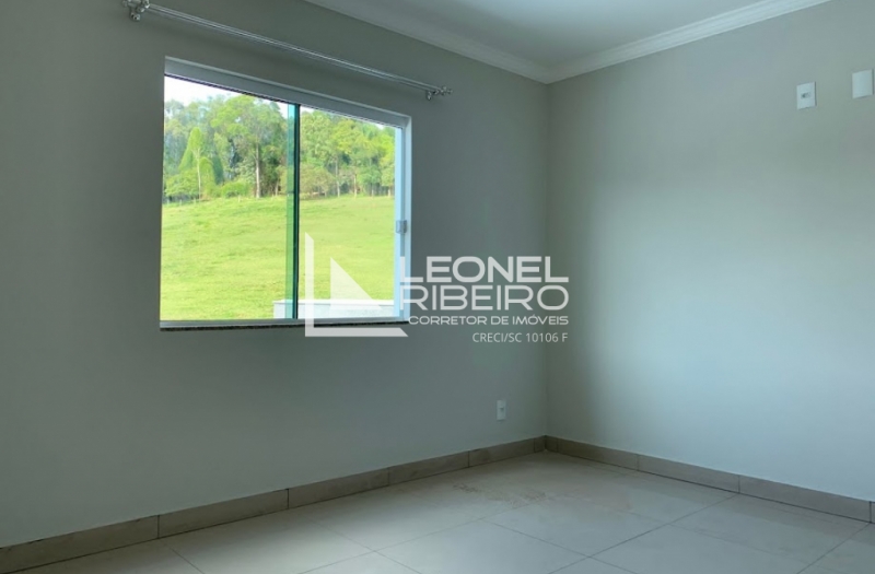 Apartamento novo no Bairro nas Na��es em Timb�.