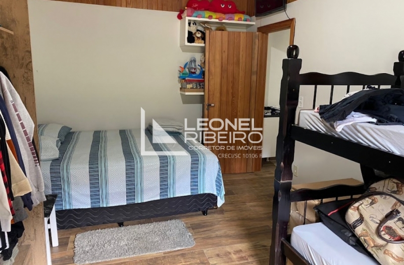 S�tio Encantador em Timb�.