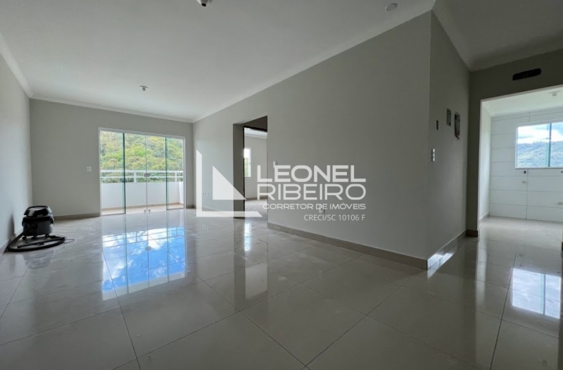 Apartamento novo no Bairro nas Na��es em Timb�.