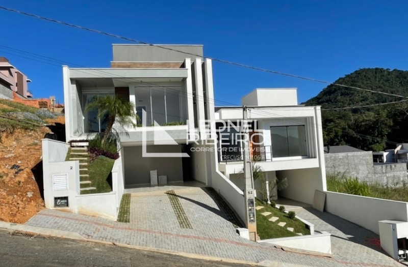Sobrado Moderno Pronto para morar no Bairro Capitais em Timb�