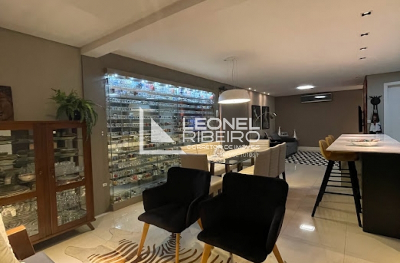 Apartamento Alto Padr�o em Andar Alto  a Poucos Metros do Centro 100% Mobiliado