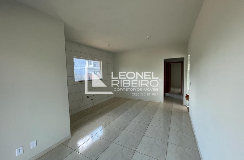 Casa Nova de Esquina no Bairro Araponguinhas.