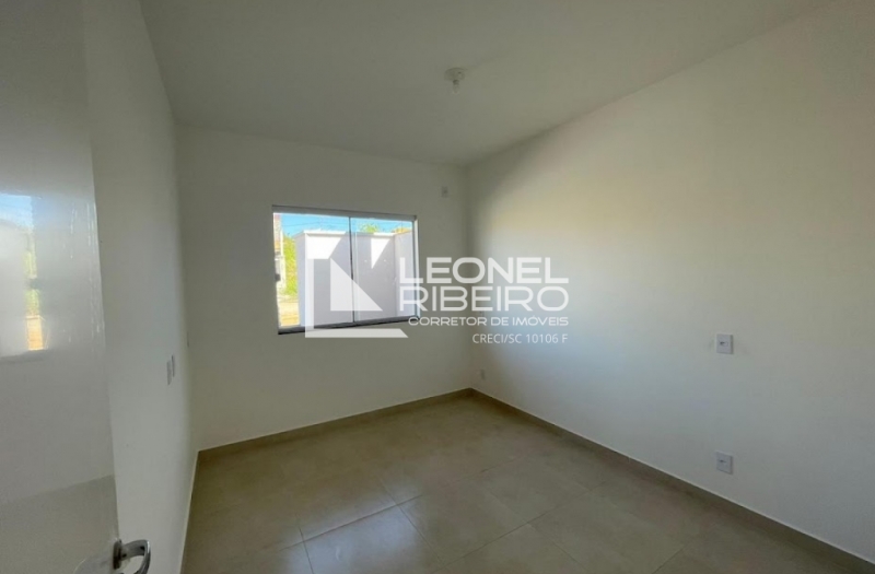 Casa nova em condom�nio em Timb�