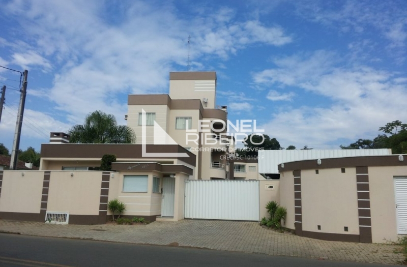 Apartamento com 3 dormit�rios no bairro Padre Martinho Stein.