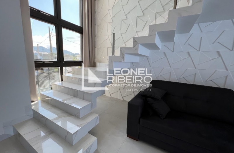 Casa alto padr�o com 3 dormit�rios no bairro Capitais em Timb�.